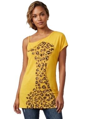 Key Closet Giraffe Outline Studded Women’s Yellow Short Sleeve Size Small
